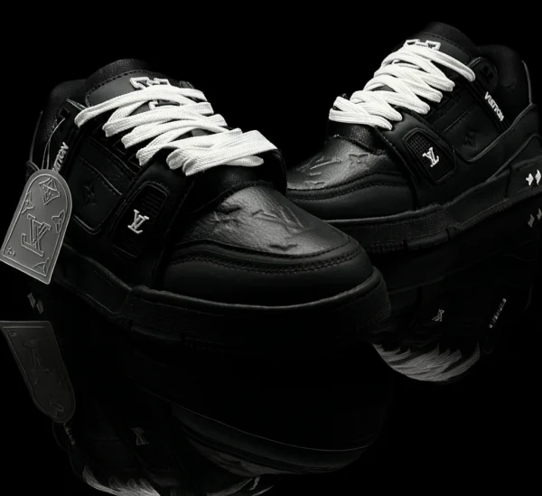 Louis Vuitton LV Trainer negro